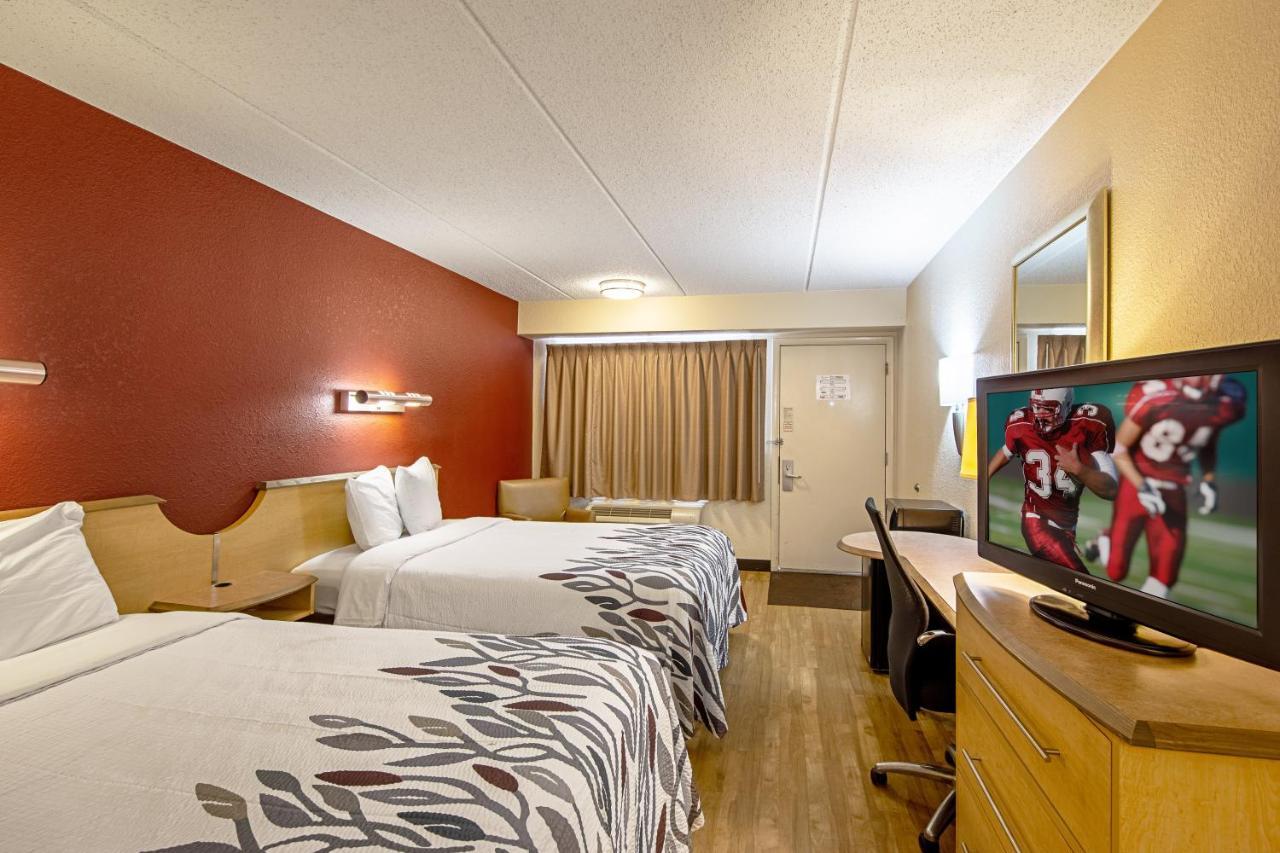 Red Roof Inn Greensboro Coliseum Exterior photo