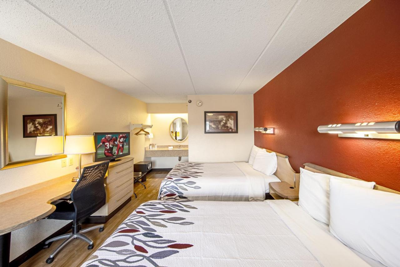 Red Roof Inn Greensboro Coliseum Exterior photo