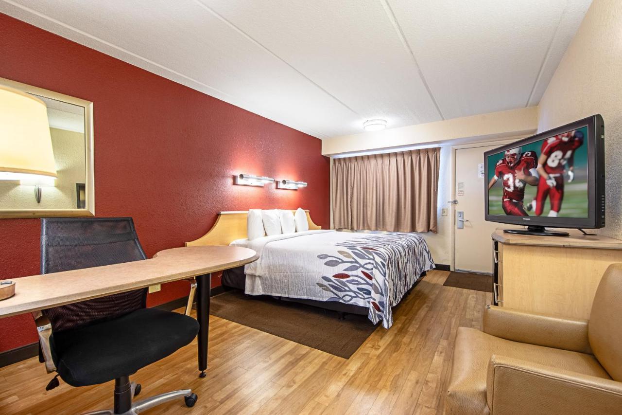 Red Roof Inn Greensboro Coliseum Exterior photo