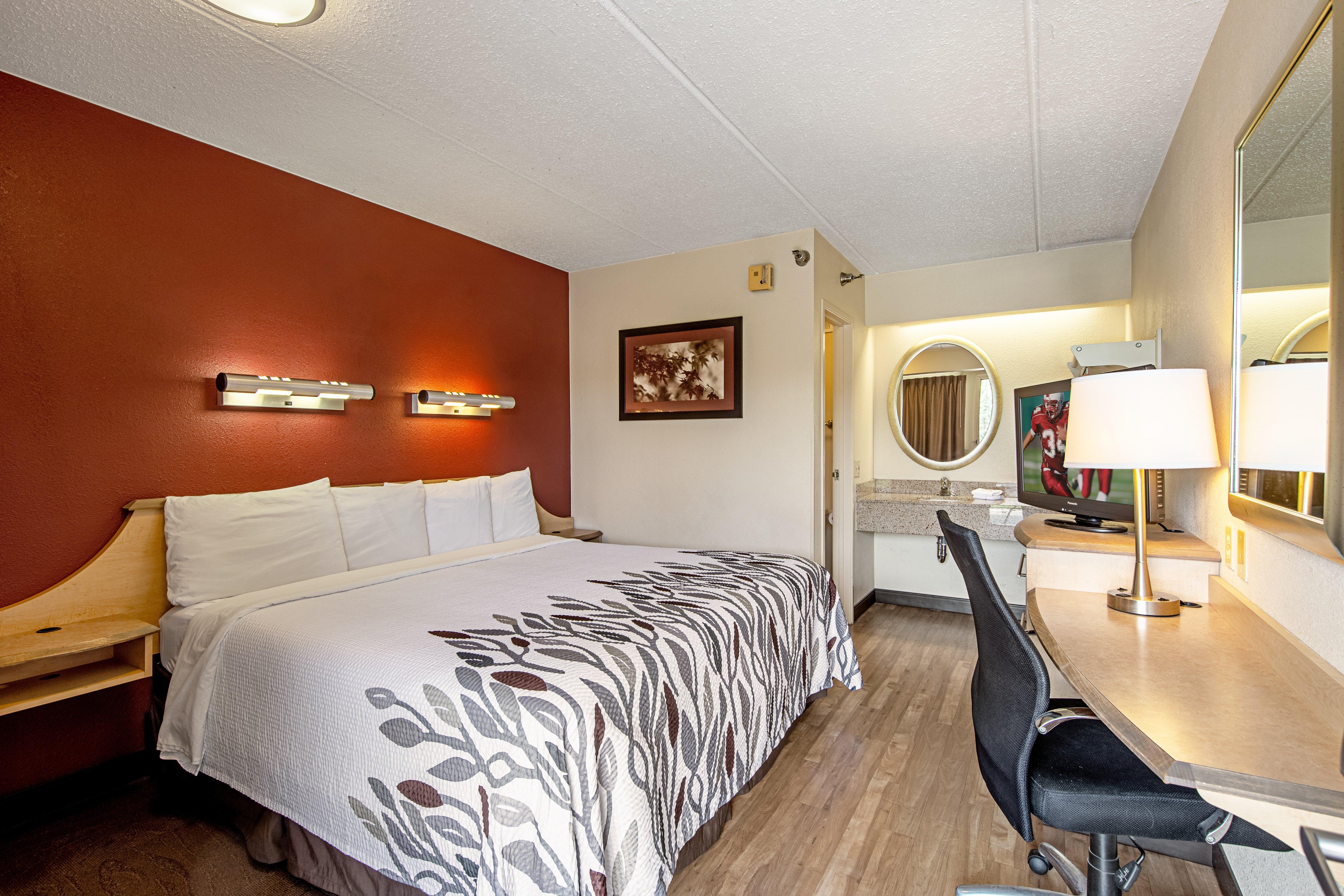 Red Roof Inn Greensboro Coliseum Exterior photo